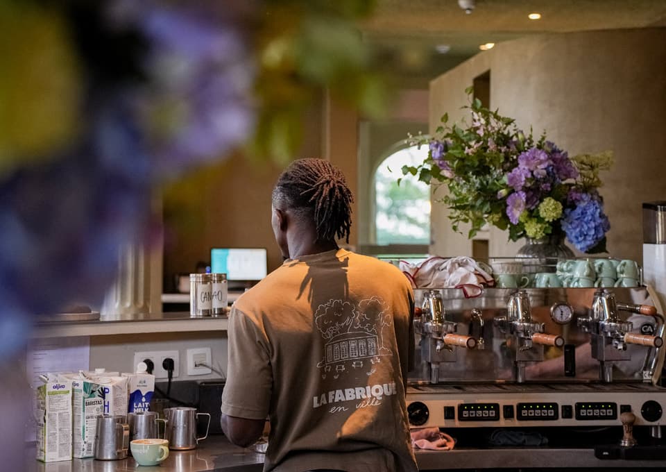 FABRIQUEMARS4 café servi dans les régles de l'art